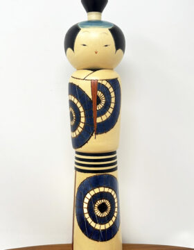 Esclusiva kokeshi vintage da collezione "Ame" - "Pioggia" di Sansaku Sekiguchi, figura maschile (37 cm)