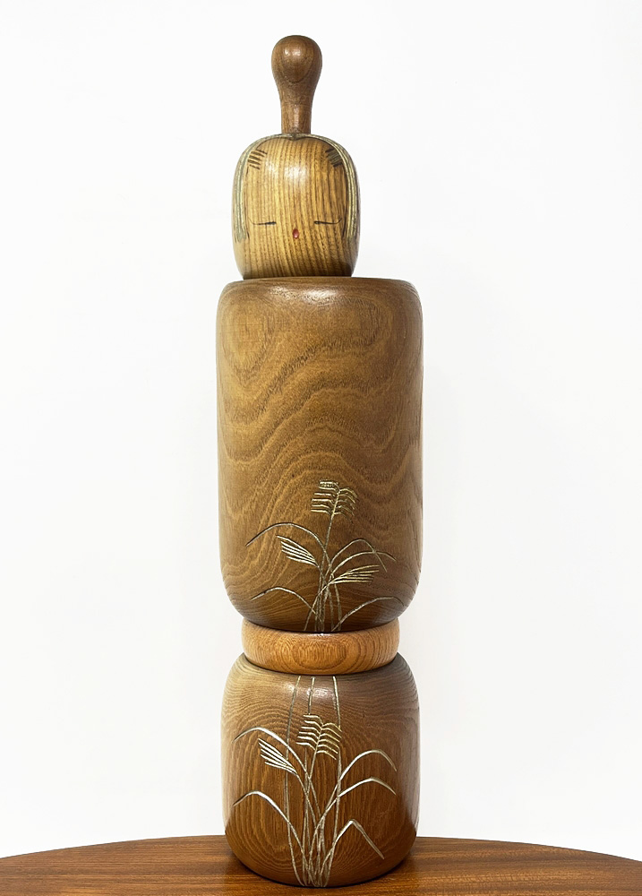 Raffinata kokeshi vintage da collezione "Mushi no Koe" – "Il canto degli insetti" in legno di enju di Aida Harumine (Seihou) (40 cm) - immagine 2