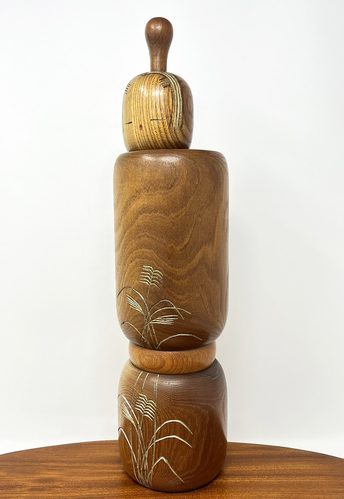 Raffinata kokeshi vintage da collezione "Mushi no Koe" – "Il canto degli insetti" in legno di enju di Aida Harumine (Seihou) (40 cm) - immagine 3