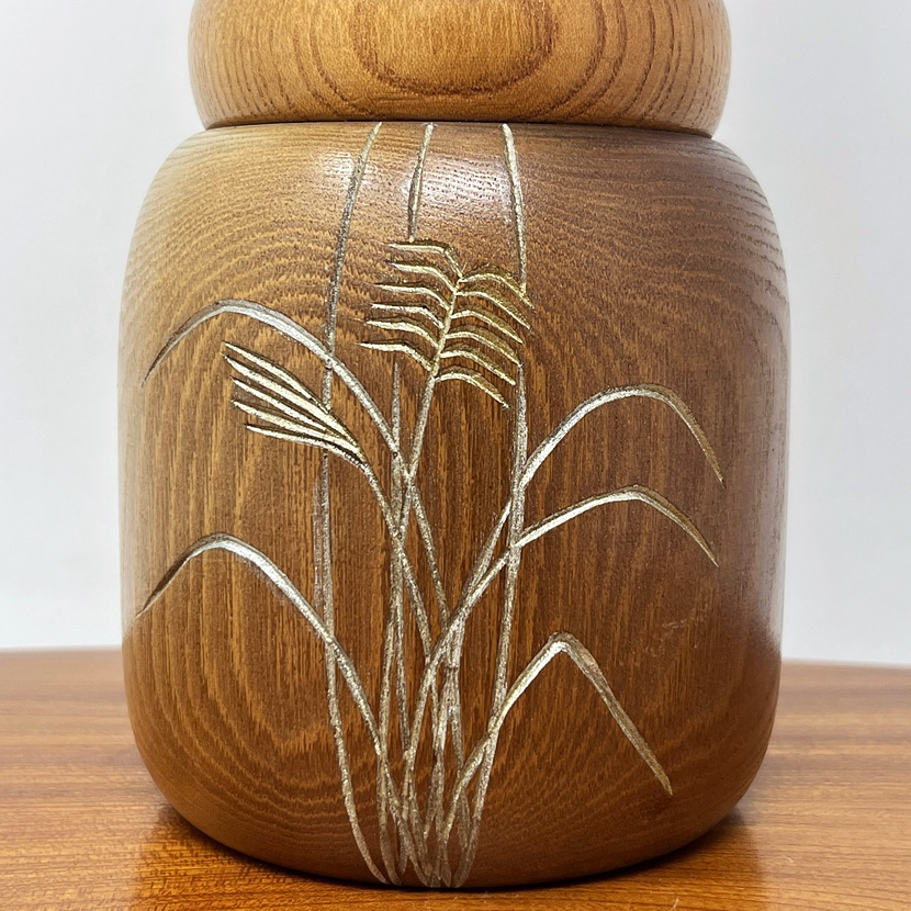 Raffinata kokeshi vintage da collezione "Mushi no Koe" – "Il canto degli insetti" in legno di enju di Aida Harumine (Seihou) (40 cm) - immagine 9