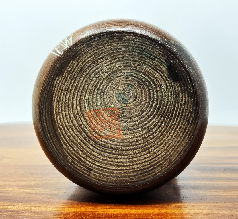 Raffinata kokeshi vintage da collezione "Mushi no Koe" – "Il canto degli insetti" in legno di enju di Aida Harumine (Seihou) (40 cm) - immagine 14