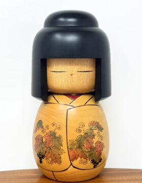 Esclusiva kokeshi vintage di Suigai Sato con motivo di vite e uva – Dedica commemorativa, 1997