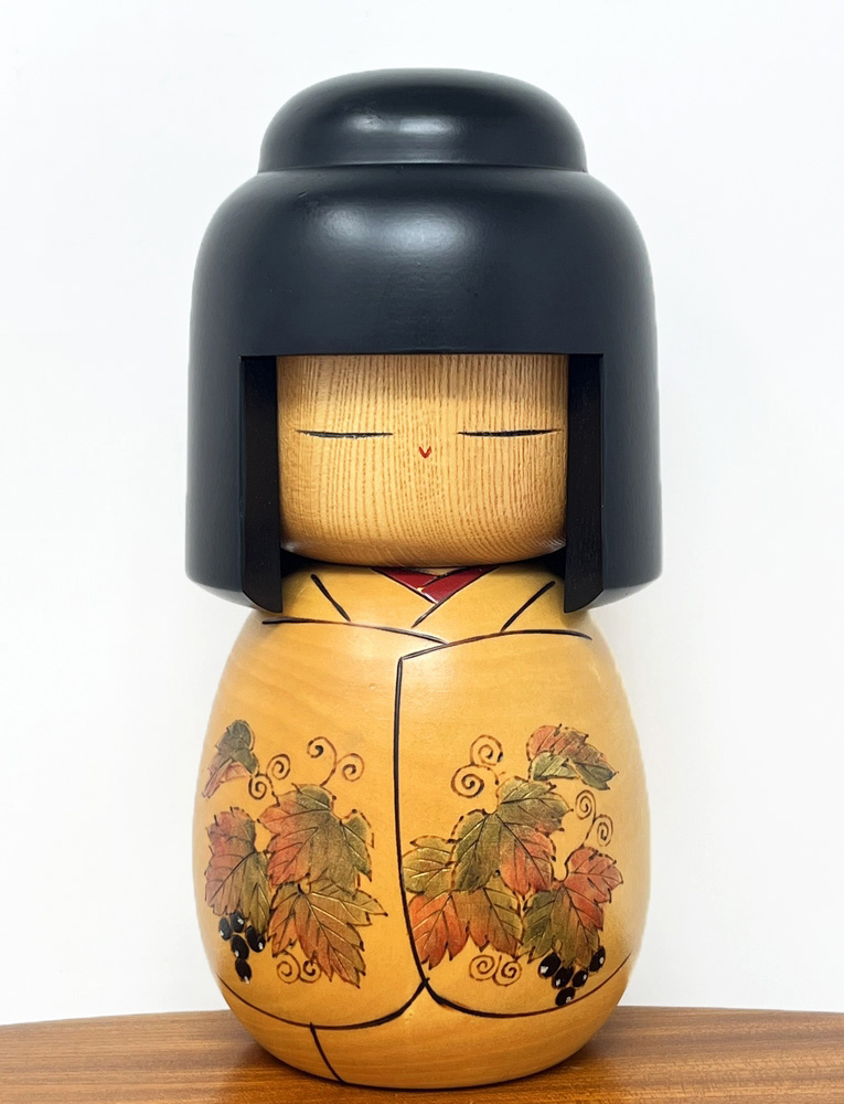 Esclusiva kokeshi vintage di Suigai Sato con motivo di vite e uva – Dedica commemorativa, 1997
