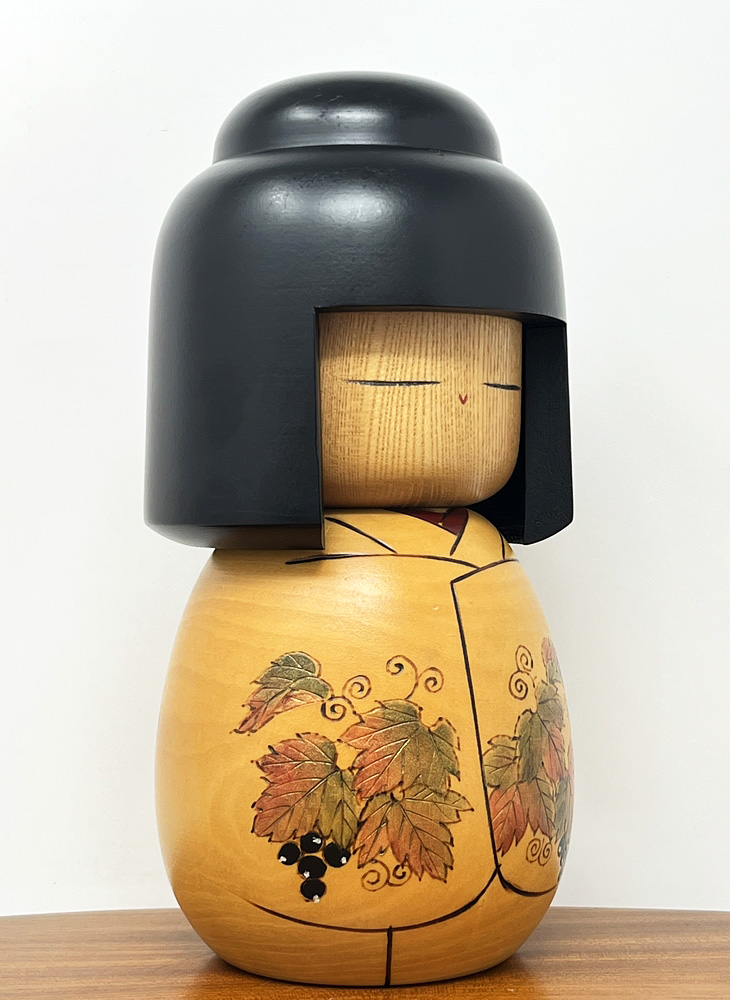 Esclusiva kokeshi vintage di Suigai Sato con motivo di vite e uva – Dedica commemorativa, 1997 - immagine 4