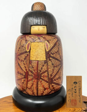 Premiata kokeshi vintage da collezione "Kanoko" di Sansaku Sekiguchi (40 cm)