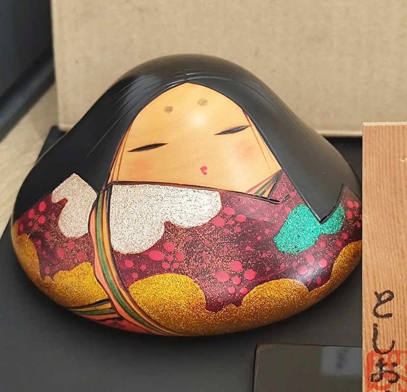 Rara coppia di kokeshi vintage "Kaen" - "Celebrazione dei Fiori" di Toa Sekiguchi - immagine 12