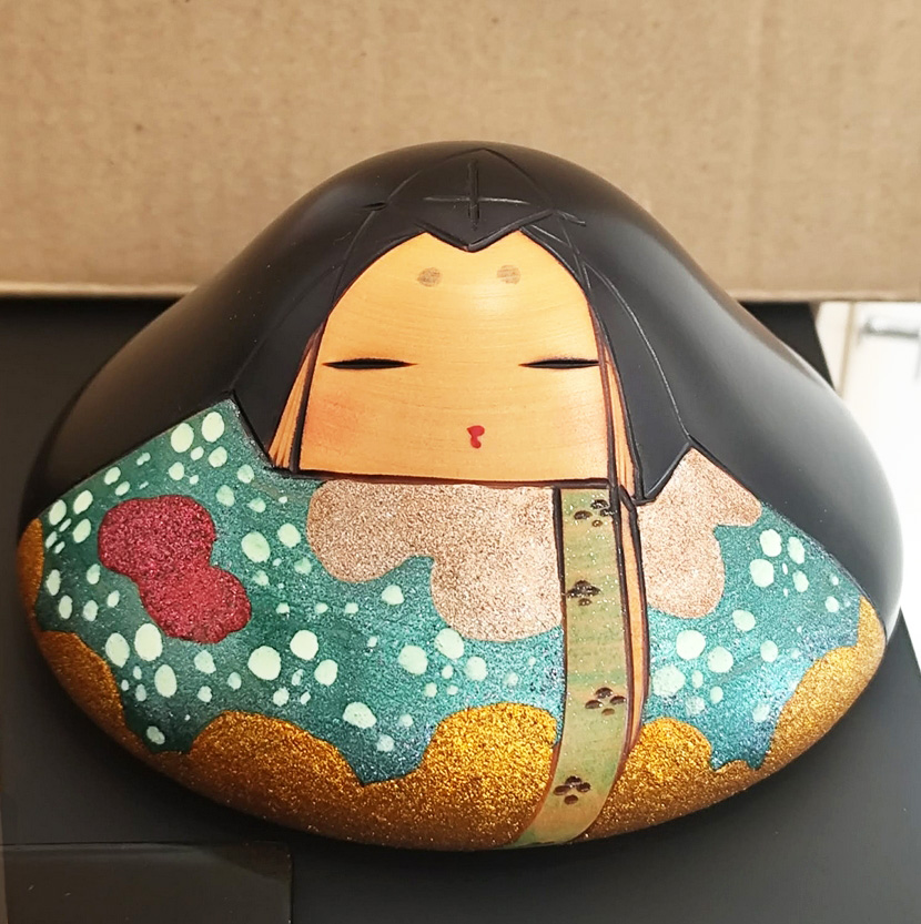 Rara coppia di kokeshi vintage "Kaen" - "Celebrazione dei Fiori" di Toa Sekiguchi - immagine 13