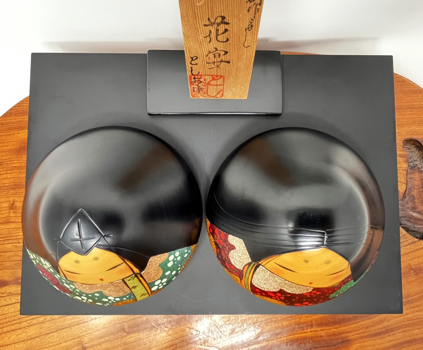 Rara coppia di kokeshi vintage "Kaen" - "Celebrazione dei Fiori" di Toa Sekiguchi - immagine 10