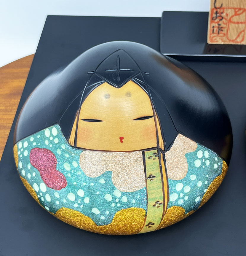 Rara coppia di kokeshi vintage "Kaen" - "Celebrazione dei Fiori" di Toa Sekiguchi - immagine 5