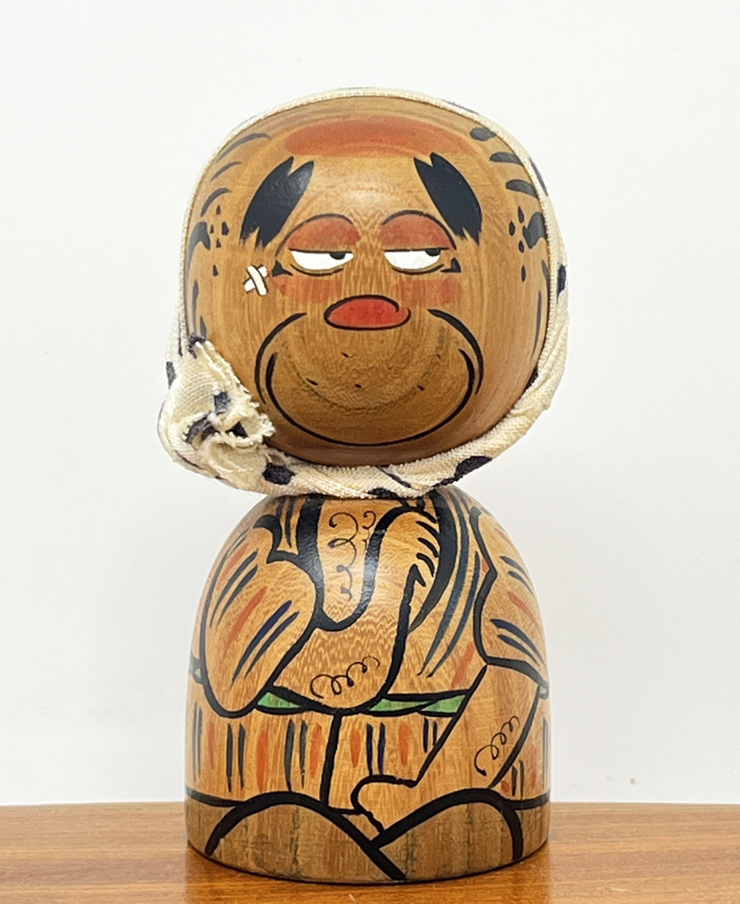 Rara kokeshi vintage "Ubriacone" di Miura Setsuko