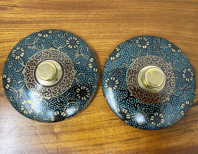 Servizio da tè vintage giapponese Kutani-yaki “Aotsubu” – Set di 5 tazze con coperchio firmate Shōgetsu – Con scatola originale - immagine 5