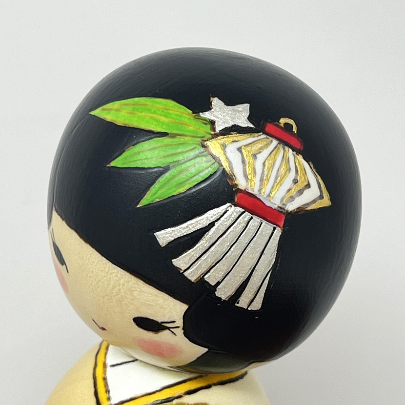 Elegante kokeshi "Tanabata” – "La Festa delle Stelle" di Oki Izumi - immagine 8