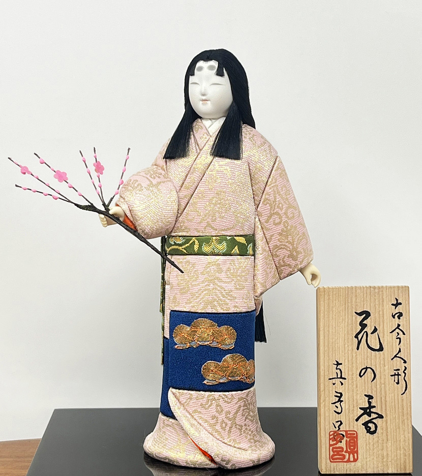 Esclusiva bambola giapponese “Hana no Kaori”- "Il Profumo dei Fiori" realizzata a mano con la pregiata tecnica Kimekomi, con base