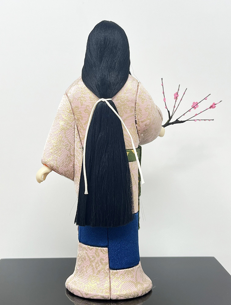 Esclusiva bambola giapponese “Hana no Kaori”- "Il Profumo dei Fiori" realizzata a mano con la pregiata tecnica Kimekomi, con base - immagine 3