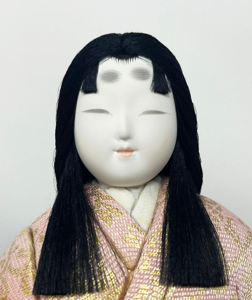 Esclusiva bambola giapponese “Hana no Kaori”- "Il Profumo dei Fiori" realizzata a mano con la pregiata tecnica Kimekomi, con base - immagine 5
