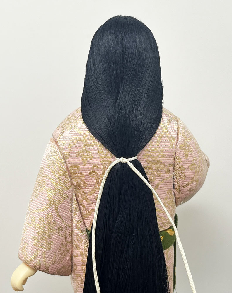 Esclusiva bambola giapponese “Hana no Kaori”- "Il Profumo dei Fiori" realizzata a mano con la pregiata tecnica Kimekomi, con base - immagine 8