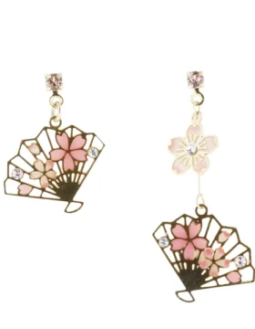 Orecchini asimmetrici con ventagli e fiori di ciliegio rosa