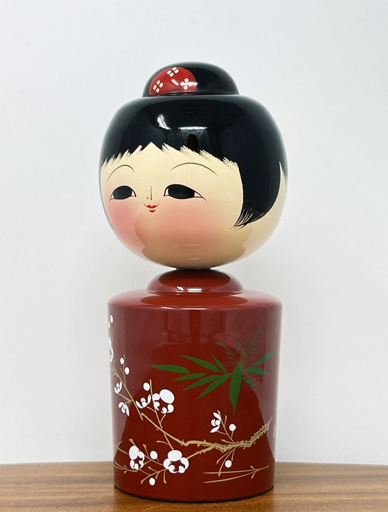 Pregiata kokeshi urushi - Ragazza dei fiori di Pruno - di Yanagiyama - immagine 2