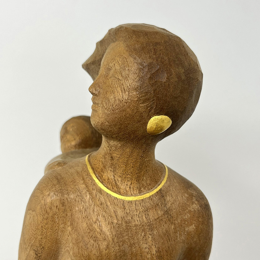 Pregiata scultura in legno “Boshigumo” – "Madre e figlio tra le nuvole" di Ono Naoko, con confezione in legno (39 cm) - immagine 7