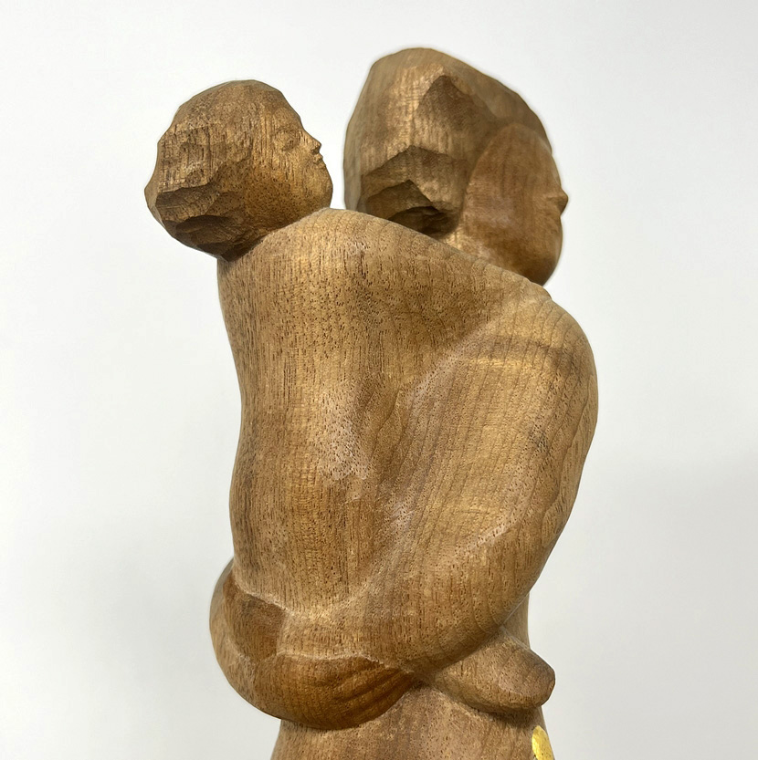 Pregiata scultura in legno “Boshigumo” – "Madre e figlio tra le nuvole" di Ono Naoko, con confezione in legno (39 cm) - immagine 9