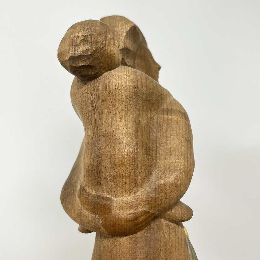 Pregiata scultura in legno “Boshigumo” – "Madre e figlio tra le nuvole" di Ono Naoko, con confezione in legno (39 cm) - immagine 10