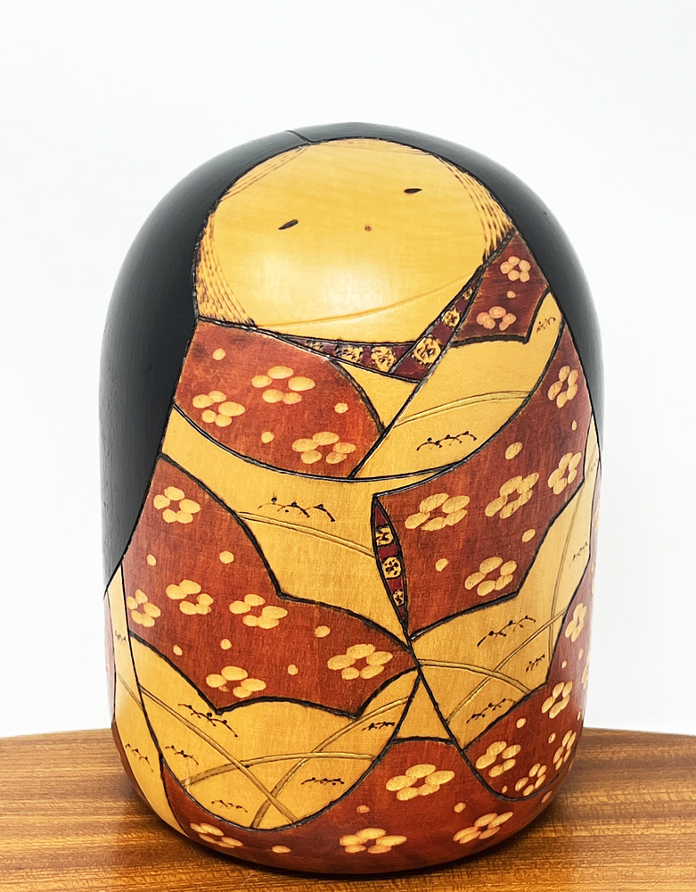 Rara kokeshi vintage da collezione di Iguchi Satoru con motivi floreali stagionali