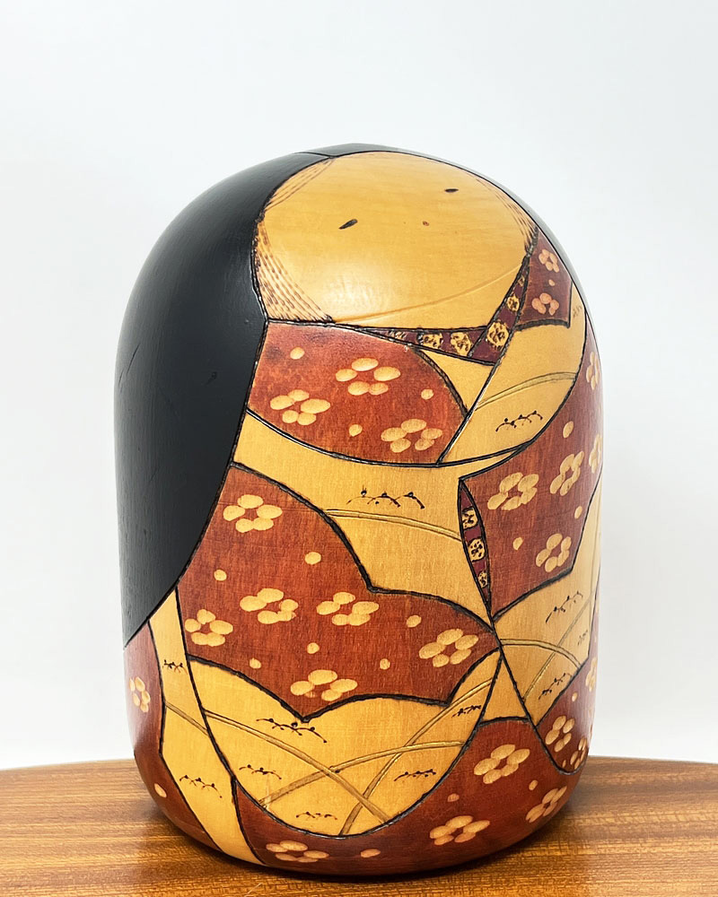 Rara kokeshi vintage da collezione di Iguchi Satoru con motivi floreali stagionali - immagine 4