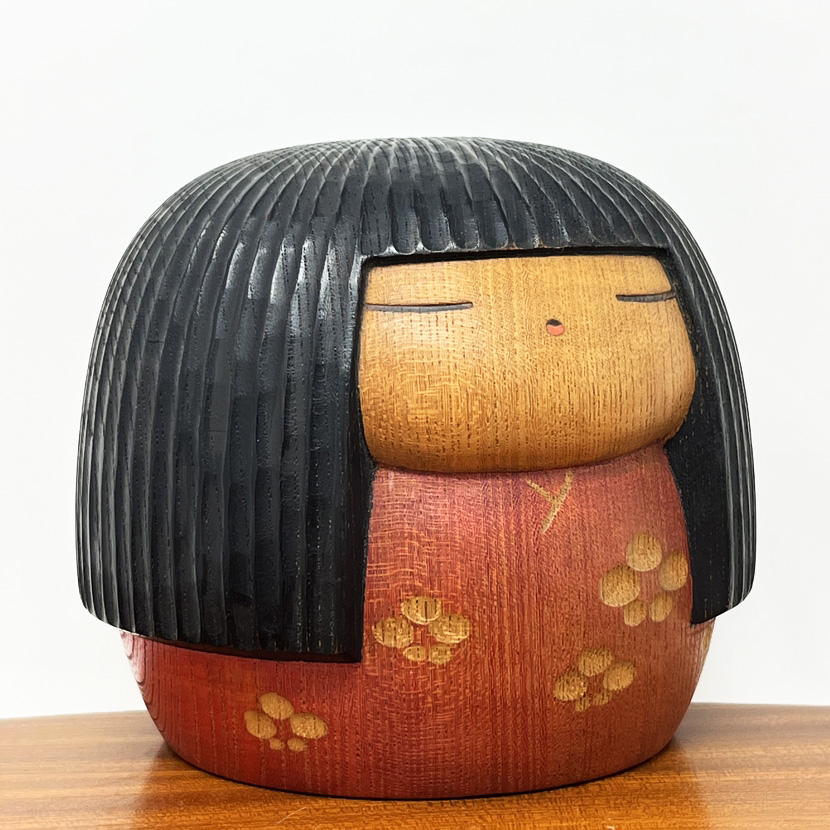 Rara kokeshi vintage da collezione "Haru Koishi" - "Nostalgia di Primavera" di Yamanaka Sanpei (13cm x 15cm) - immagine 4