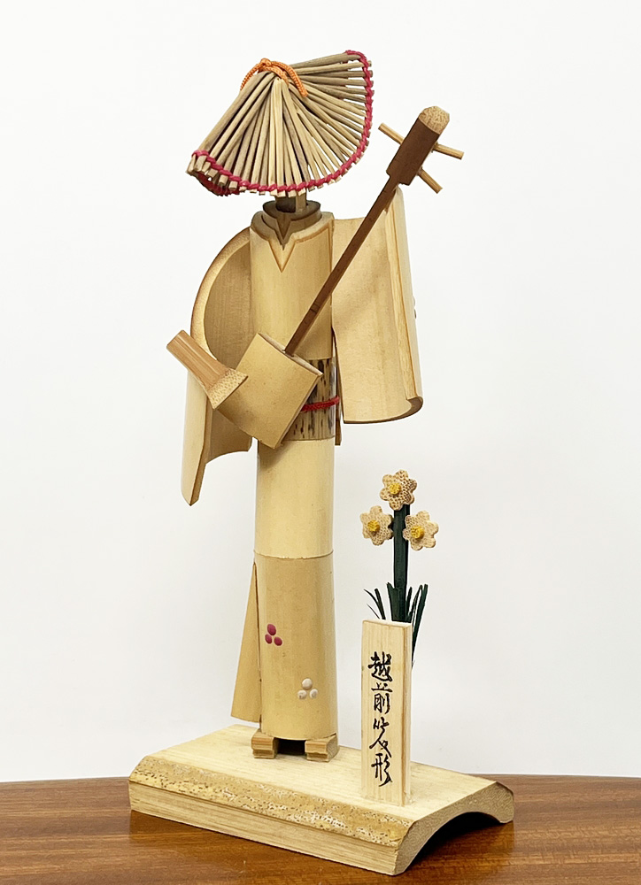 Elegante bambola vintage Echizen in bambù - Suonatrice di shamisen - immagine 5