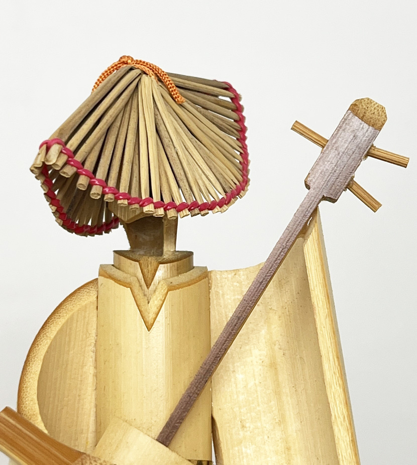 Elegante bambola vintage Echizen in bambù - Suonatrice di shamisen - immagine 6