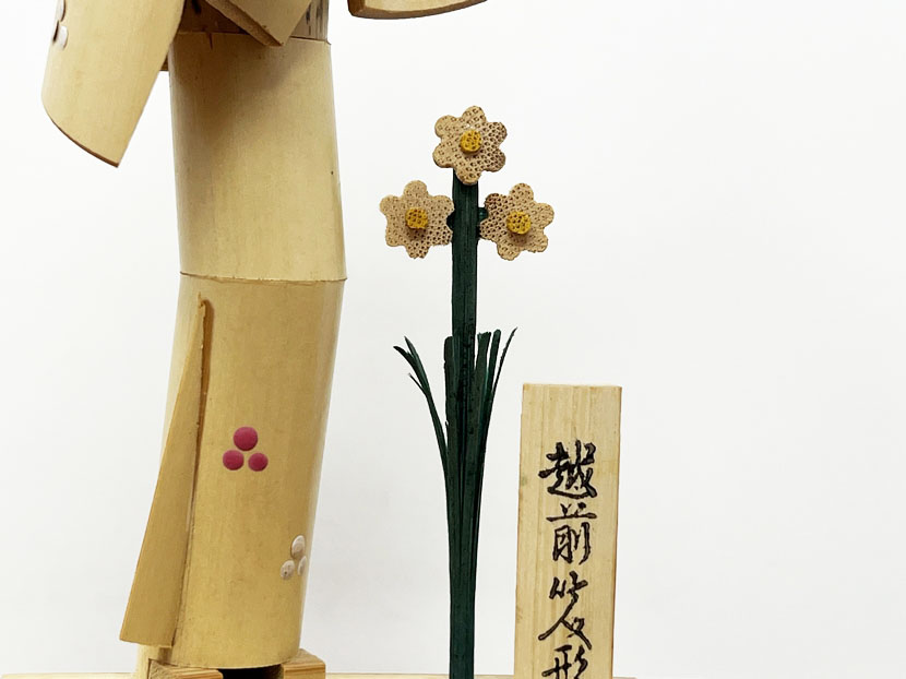 Elegante bambola vintage Echizen in bambù - Suonatrice di shamisen - immagine 8