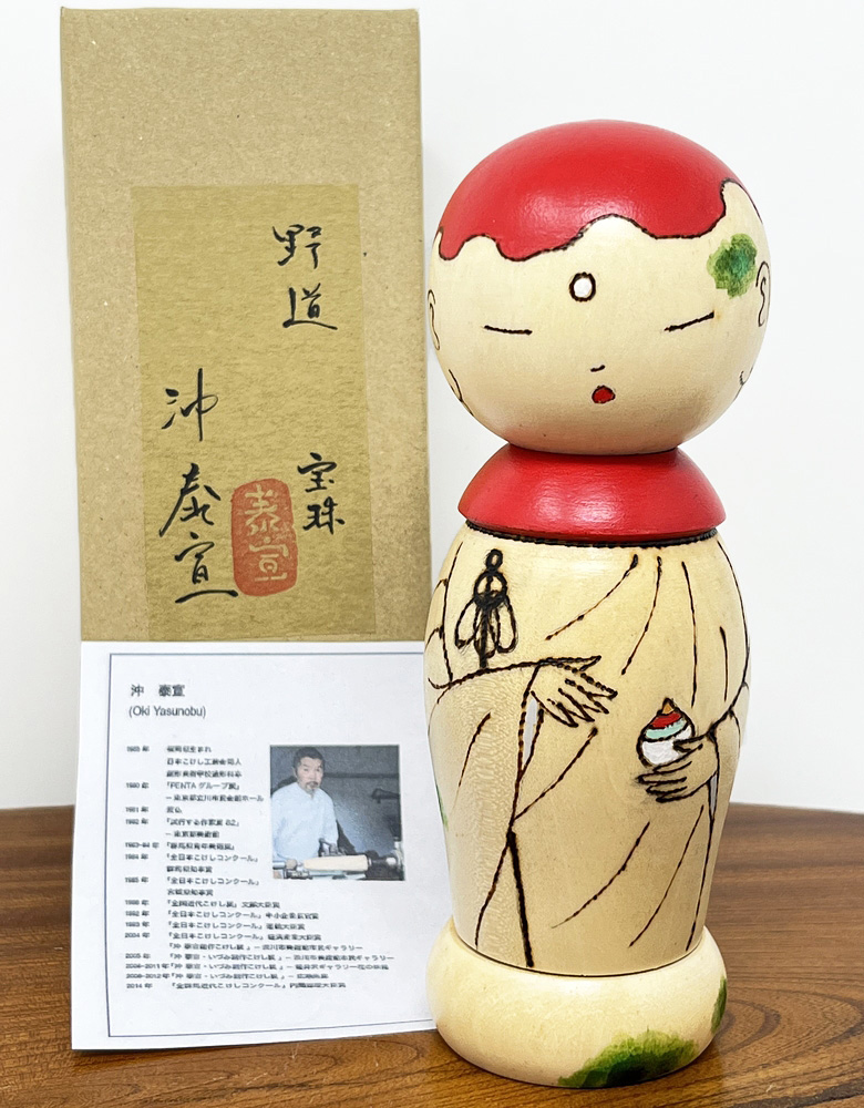 Esclusiva Kokeshi “Nomichi” - Jizō “Sentiero di Campagna” di Oki Yasunobu