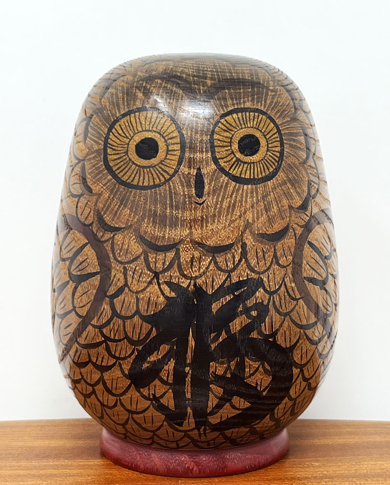 Rara Kokeshi vintage “Gufo Daruma” beneaugurante del Maestro Sato Kazuo